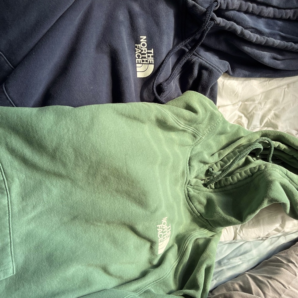 Women The north face logo sweatshirts